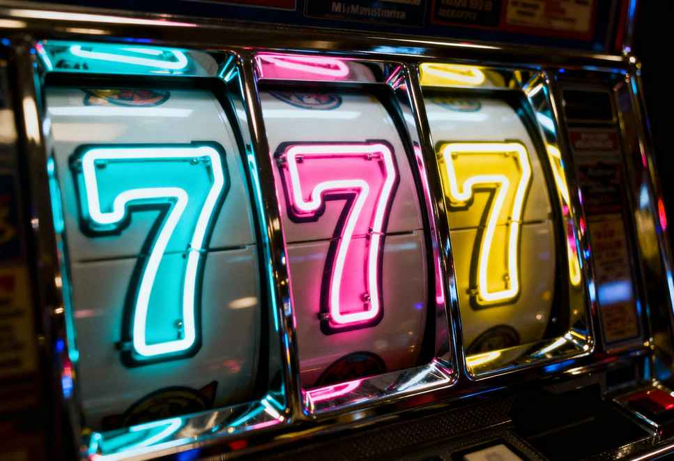 https://potsofluck-casino.com/